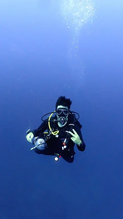 Gerald en pleine eau, en plongée